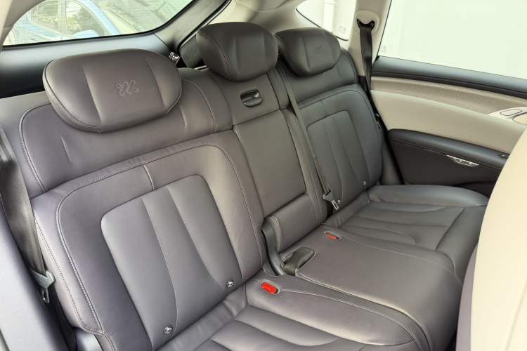 Used IM LS7 2023 77 kWh Urban Fit Rear-Wheel Drive Interior 7