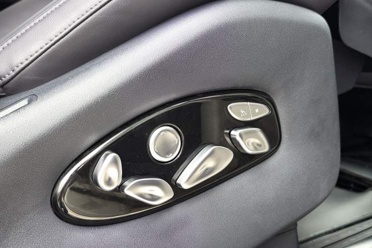 Used IM LS7 2023 90 kWh Elite Rear-Drive Version Interior 7