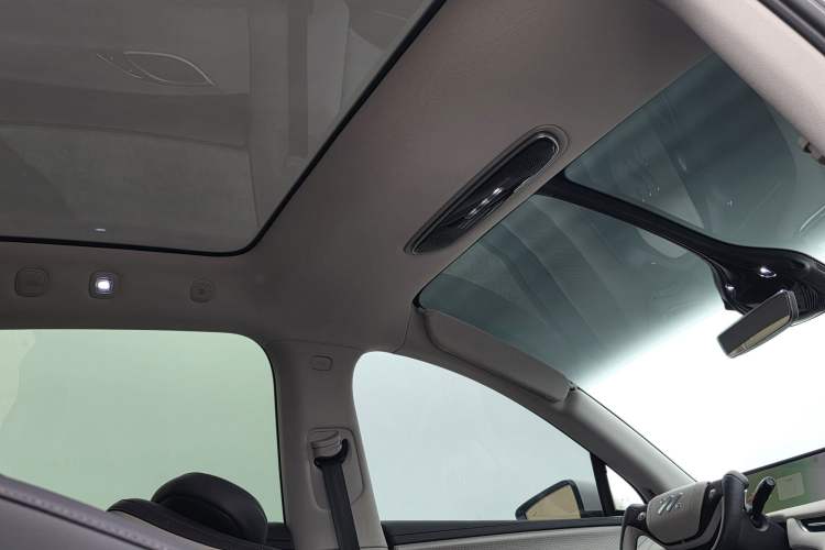 Used IM LS7 2023 90 kWh Elite Rear-Drive Version Interior 8