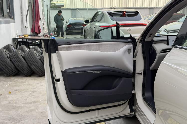Used IM LS7 2023 77 kWh Urban Fit Rear-Wheel Drive Interior 9
