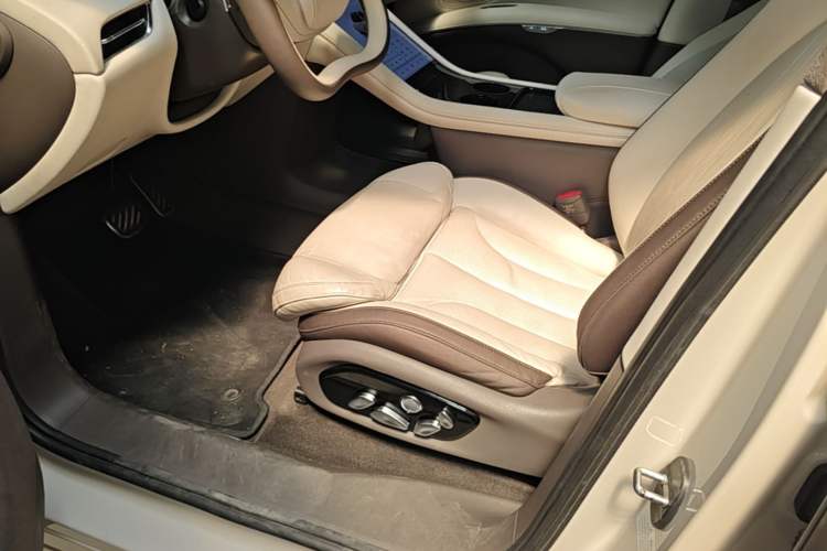 Used IM LS7 2023 100kWh Pro All-Wheel-Drive Version Left Front Seat