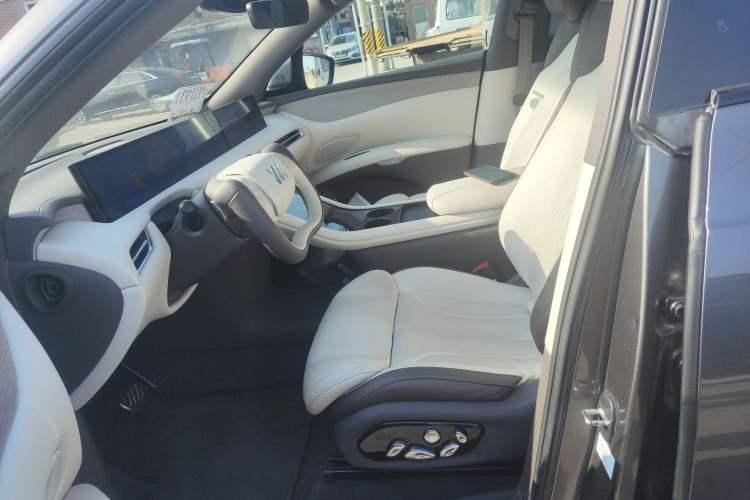 Used IM LS7 2023 100kWh Lux All-Wheel-Drive Version Left Front Seat