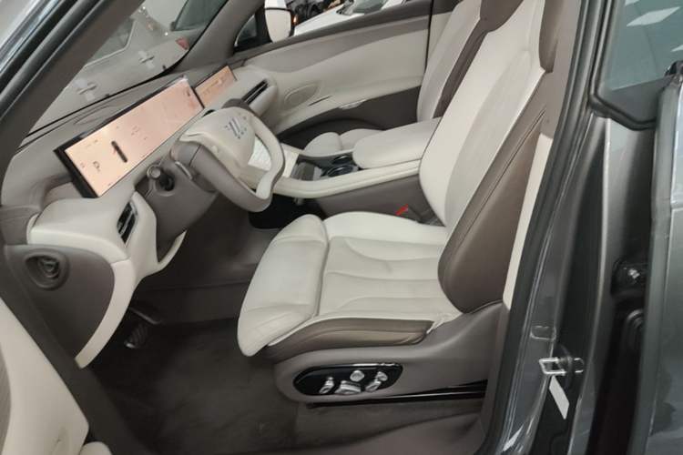 Used IM LS7 2023 90 kWh Elite Rear-Drive Version Left Front Seat