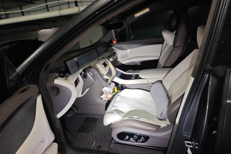 Used IM LS7 2023 100kWh Lux Rear-Drive Version Left Front Seat