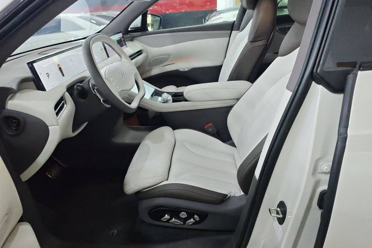 Used IM LS7 2023 90 kWh Elite All-Wheel-Drive Version Left Front Seat