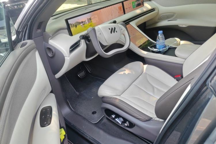 Used IM LS7 2023 100kWh Lux Rear-Drive Version Left Front Seat