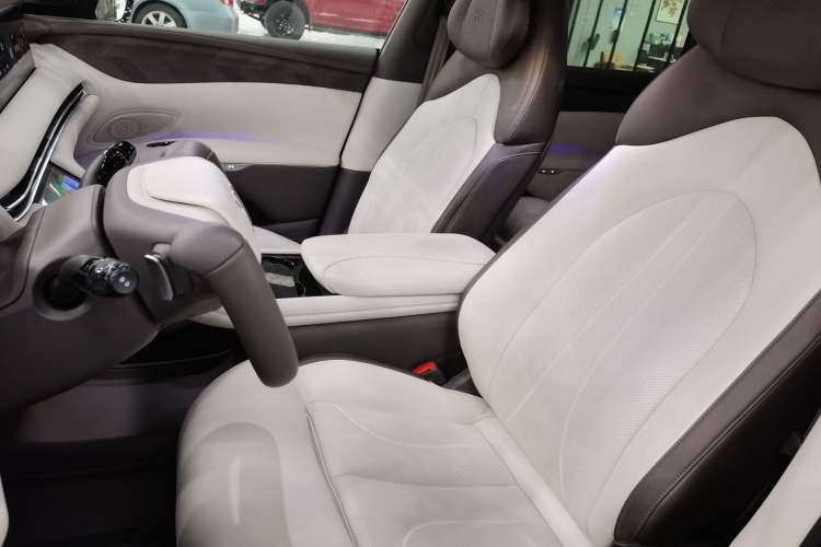 Used IM LS7 2023 100kWh Lux All-Wheel-Drive Version Left Front Seat