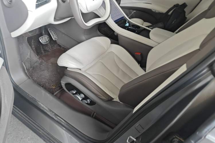 Used IM LS7 2023 100kWh Lux All-Wheel-Drive Version Left Front Seat