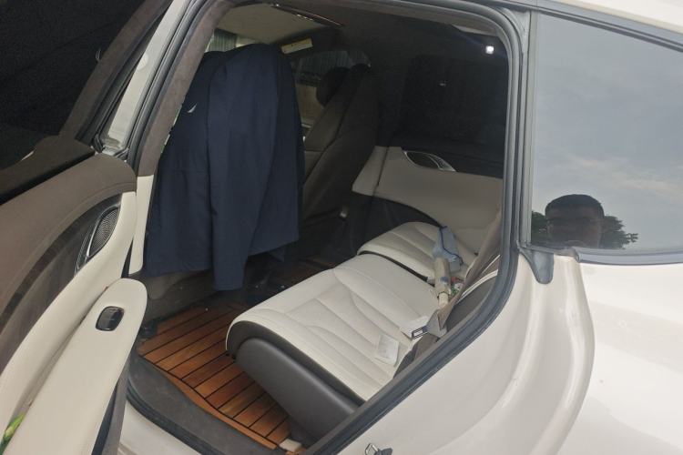 Used IM LS7 2023 100kWh Lux All-Wheel-Drive Version Left Rear Seat