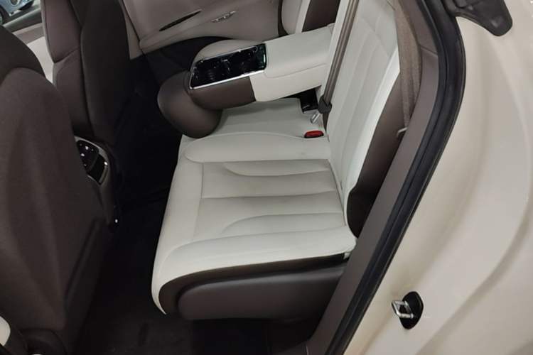 Used IM LS7 2023 90 kWh Elite Rear-Drive Version Left Rear Seat