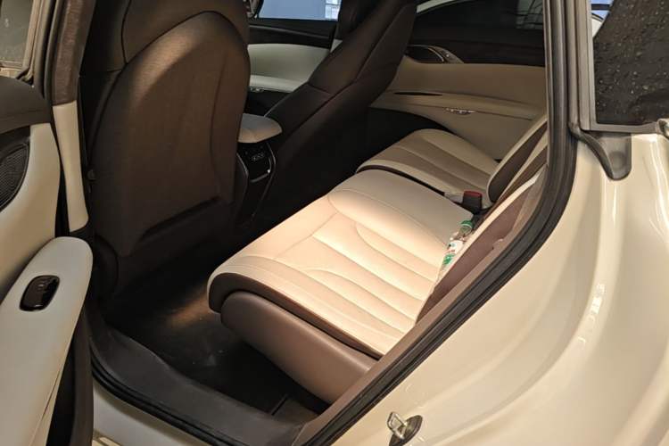 Used IM LS7 2023 100kWh Pro All-Wheel-Drive Version Left Rear Seat