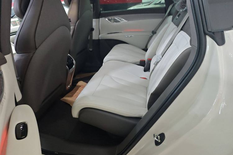 Used IM LS7 2023 90 kWh Elite All-Wheel-Drive Version Left Rear Seat
