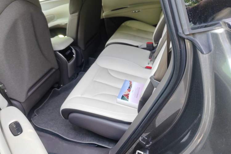 Used IM LS7 2023 100kWh Lux Rear-Drive Version Left Rear Seat