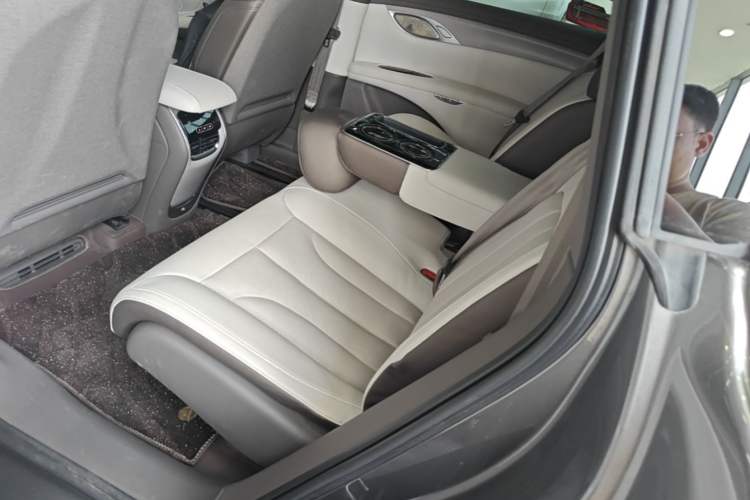 Used IM LS7 2023 100kWh Lux All-Wheel-Drive Version Left Rear Seat