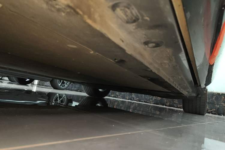 Used IM LS7 2023 90 kWh Elite Rear-Drive Version Left Side Sill