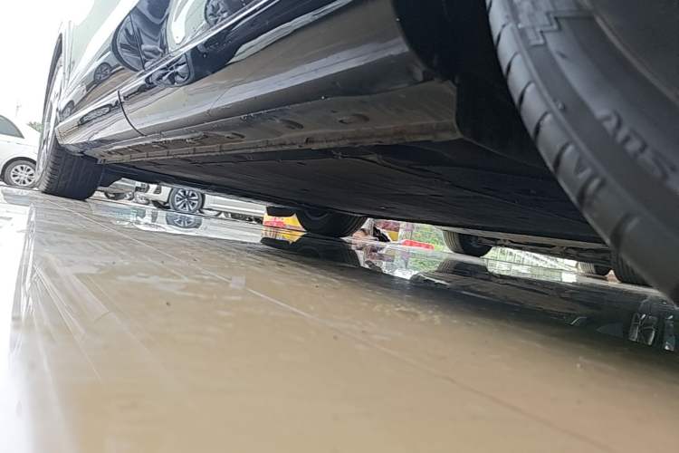Used IM LS7 2023 90 kWh Elite Rear-Drive Version Left Side Sill