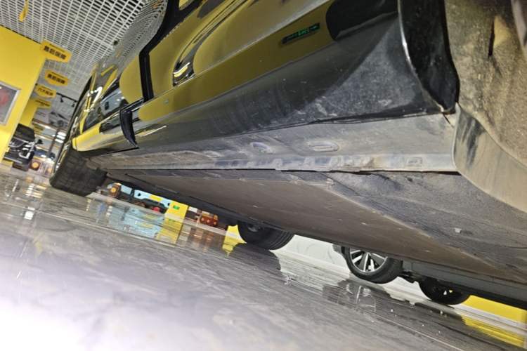 Used IM LS7 2023 90 kWh Elite Rear-Drive Version Left Side Sill