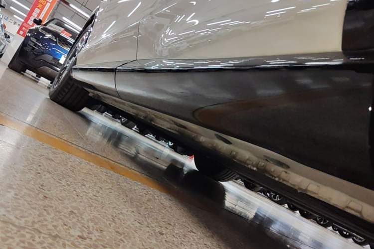 Used IM LS7 2023 90 kWh Elite Rear-Drive Version Left Side Sill