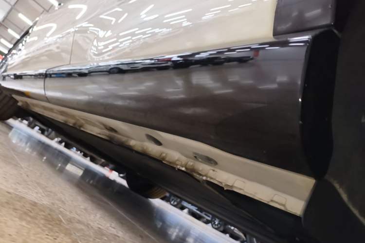 Used IM LS7 2023 90 kWh Elite Rear-Drive Version Left Side Sill
