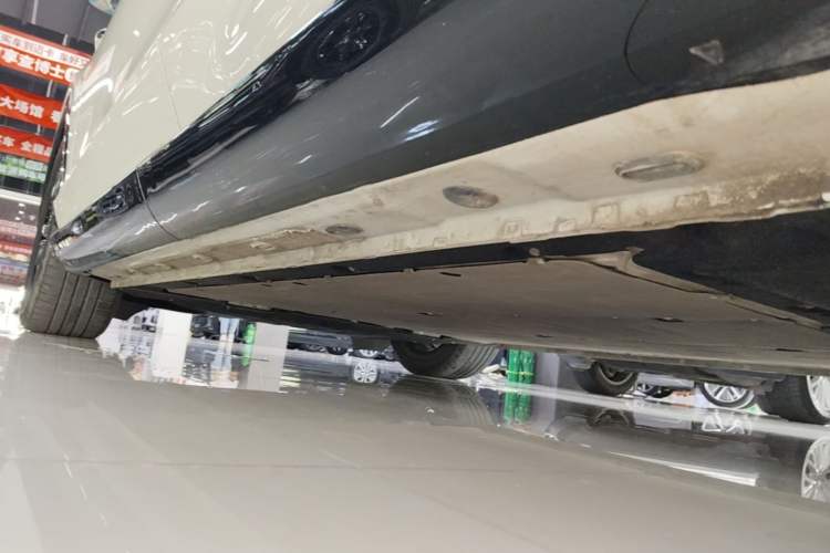 Used IM LS7 2023 90 kWh Elite Rear-Drive Version Left Side Sill
