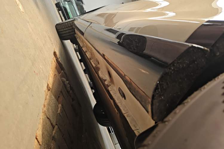 Used IM LS7 2023 100kWh Pro All-Wheel-Drive Version Left Side Sill