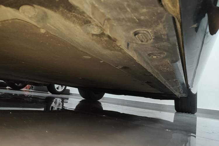 Used IM LS7 2023 90 kWh Elite Rear-Drive Version Left Side Sill