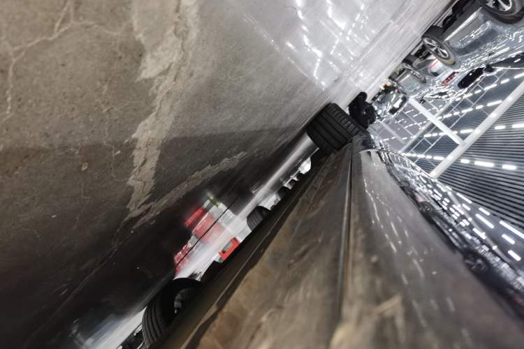 Used IM LS7 2023 100kWh Lux All-Wheel-Drive Version Left Side Sill