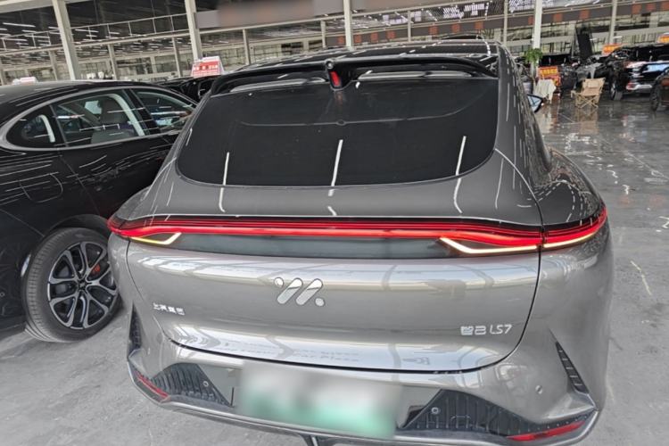 Used IM LS7 2023 100kWh Lux All-Wheel-Drive Version Rear