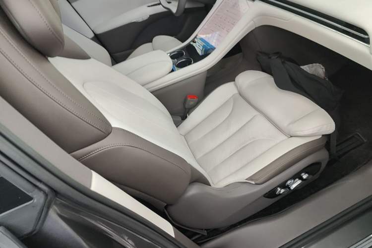 Used IM LS7 2023 90 kWh Elite Rear-Drive Version Right Front Seat