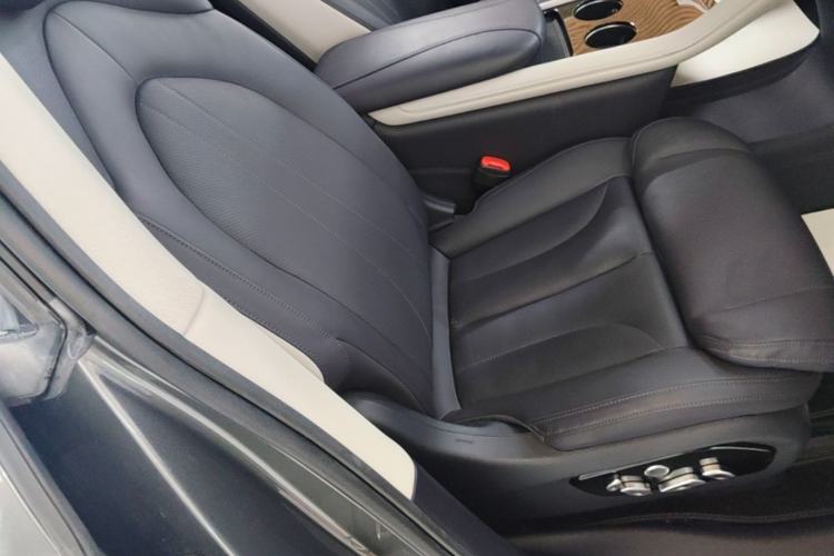 Used IM LS7 2023 90 kWh Elite Rear-Drive Version Right Front Seat