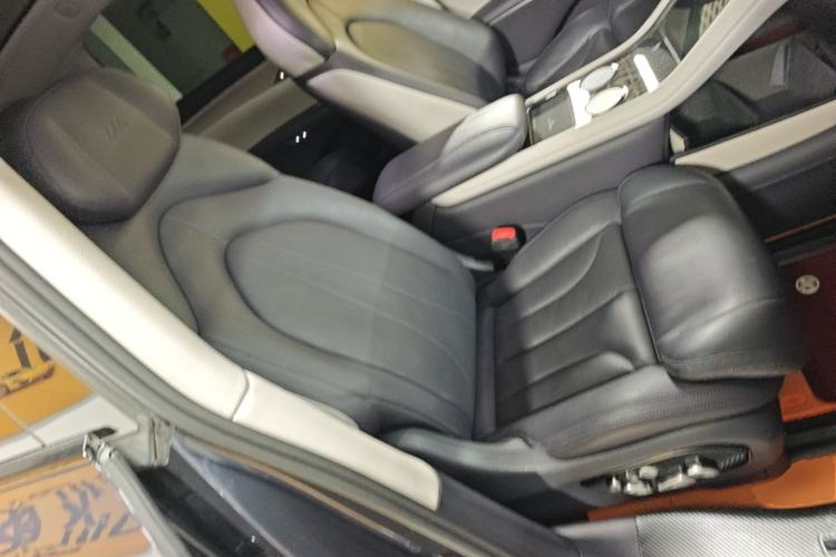 Used IM LS7 2023 90 kWh Elite Rear-Drive Version Right Front Seat