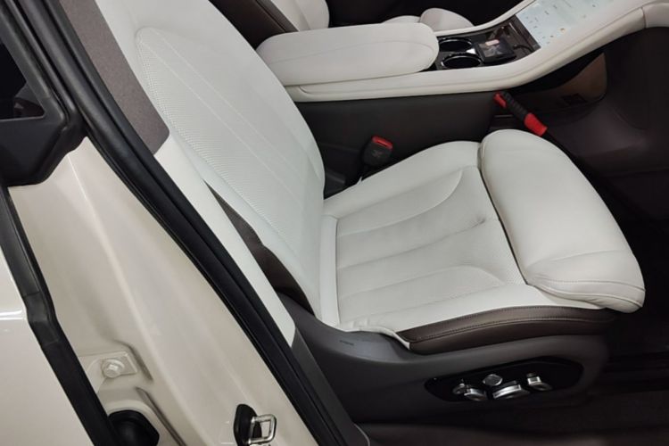 Used IM LS7 2023 90 kWh Elite Rear-Drive Version Right Front Seat