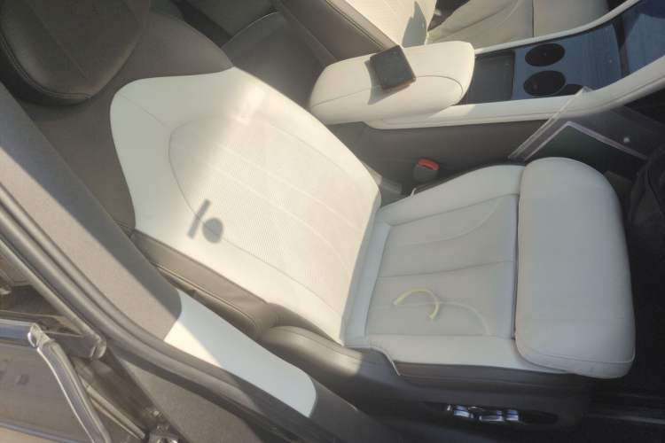 Used IM LS7 2023 100kWh Lux All-Wheel-Drive Version Right Front Seat