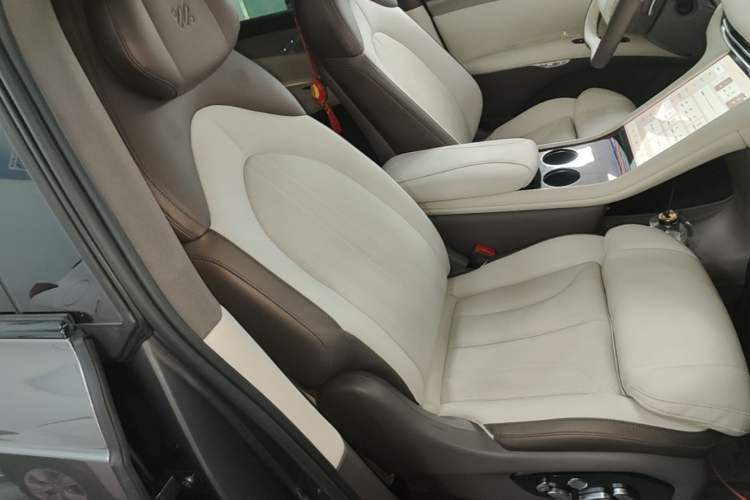 Used IM LS7 2023 90 kWh Elite Rear-Drive Version Right Front Seat