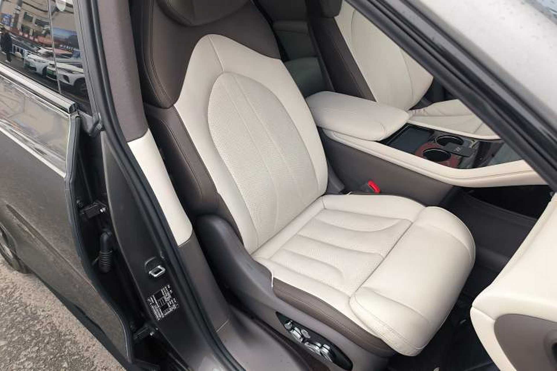 Used IM LS7 2023 90 kWh Elite Rear-Drive Version Right Front Seat