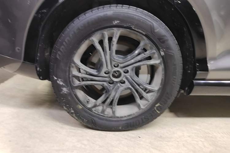Used IM LS7 2023 77 kWh Urban Fit Rear-Wheel Drive Right Rear Wheel Hub