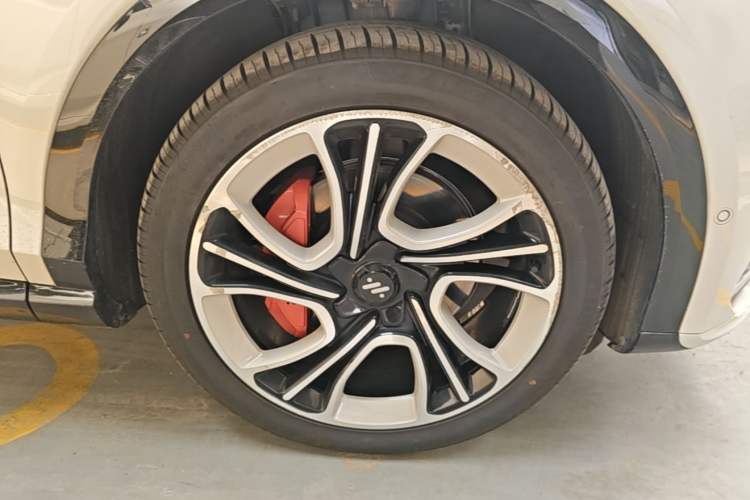 Used IM LS7 2023 100kWh Pro All-Wheel-Drive Version Right Rear Wheel Hub