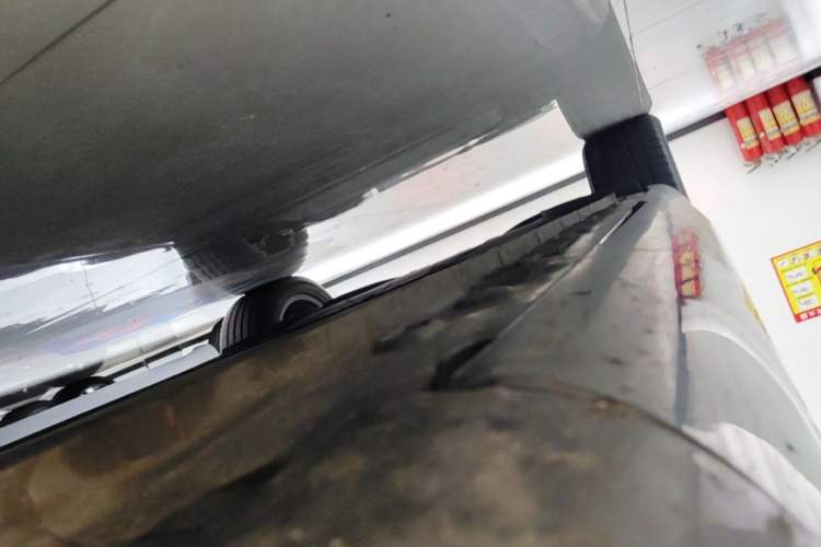 Used IM LS7 2023 90 kWh Elite Rear-Drive Version Right Side Sill