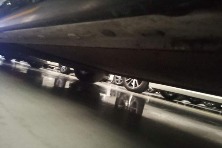 Used IM LS7 2023 77 kWh Urban Fit Pro Rear-Wheel Drive Version Right Side Sill