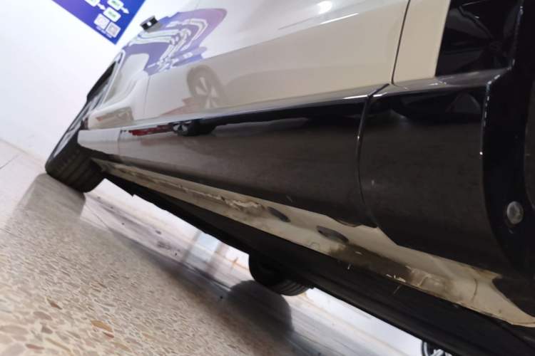 Used IM LS7 2023 90 kWh Elite Rear-Drive Version Right Side Sill