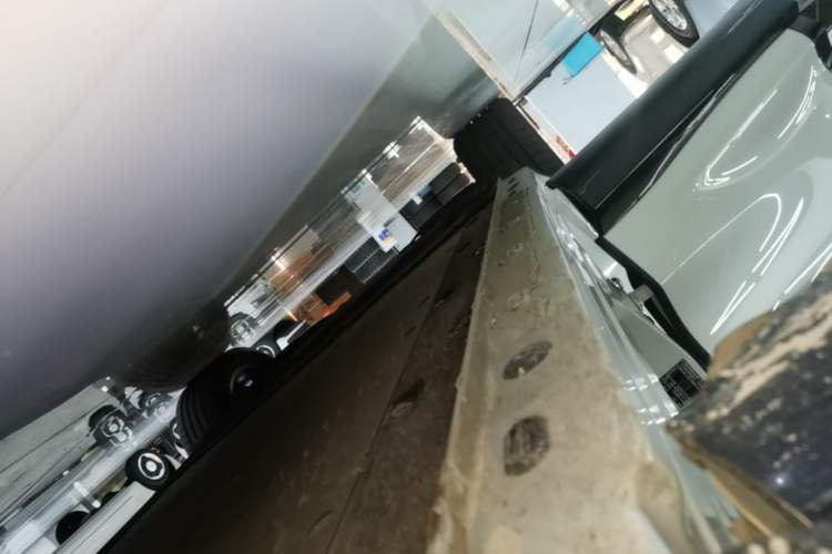Used IM LS7 2023 90 kWh Elite Rear-Drive Version Right Side Sill