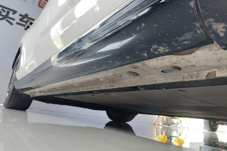 Used IM LS7 2023 90 kWh Elite Rear-Drive Version Right Side Sill
