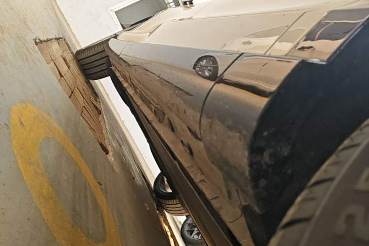 Used IM LS7 2023 100kWh Pro All-Wheel-Drive Version Right Side Sill
