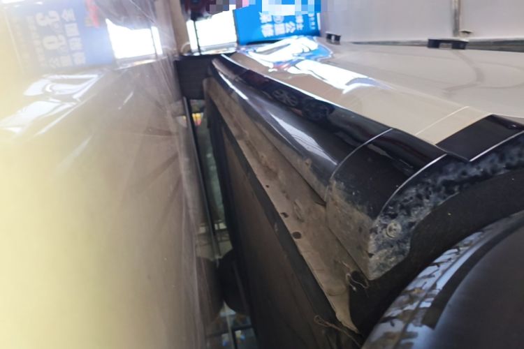 Used IM LS7 2023 90 kWh Elite Rear-Drive Version Right Side Sill