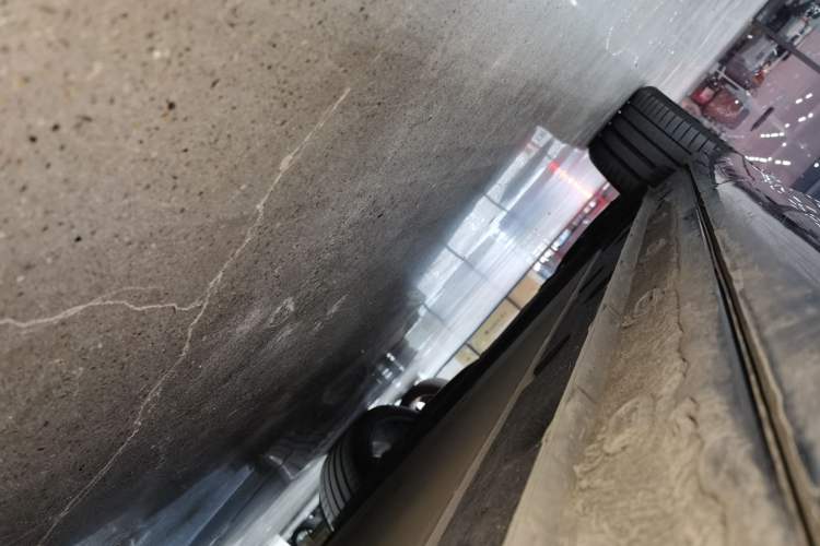 Used IM LS7 2023 100kWh Lux All-Wheel-Drive Version Right Side Sill