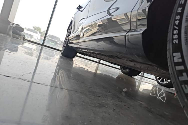 Used IM LS7 2023 100kWh Lux All-Wheel-Drive Version Right Side Sill