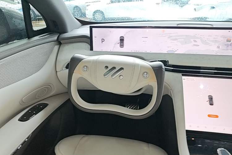 Used IM LS7 2023 90 kWh Elite Rear-Drive Version Steering Wheel