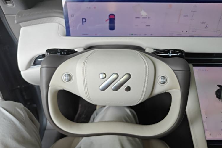 Used IM LS7 2023 100kWh Lux All-Wheel-Drive Version Steering Wheel