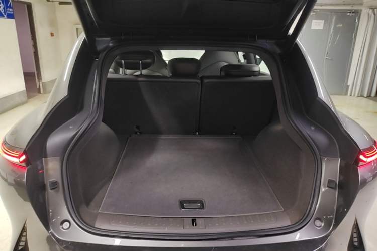 Used IM LS7 2023 77 kWh Urban Fit Rear-Wheel Drive Trunk
