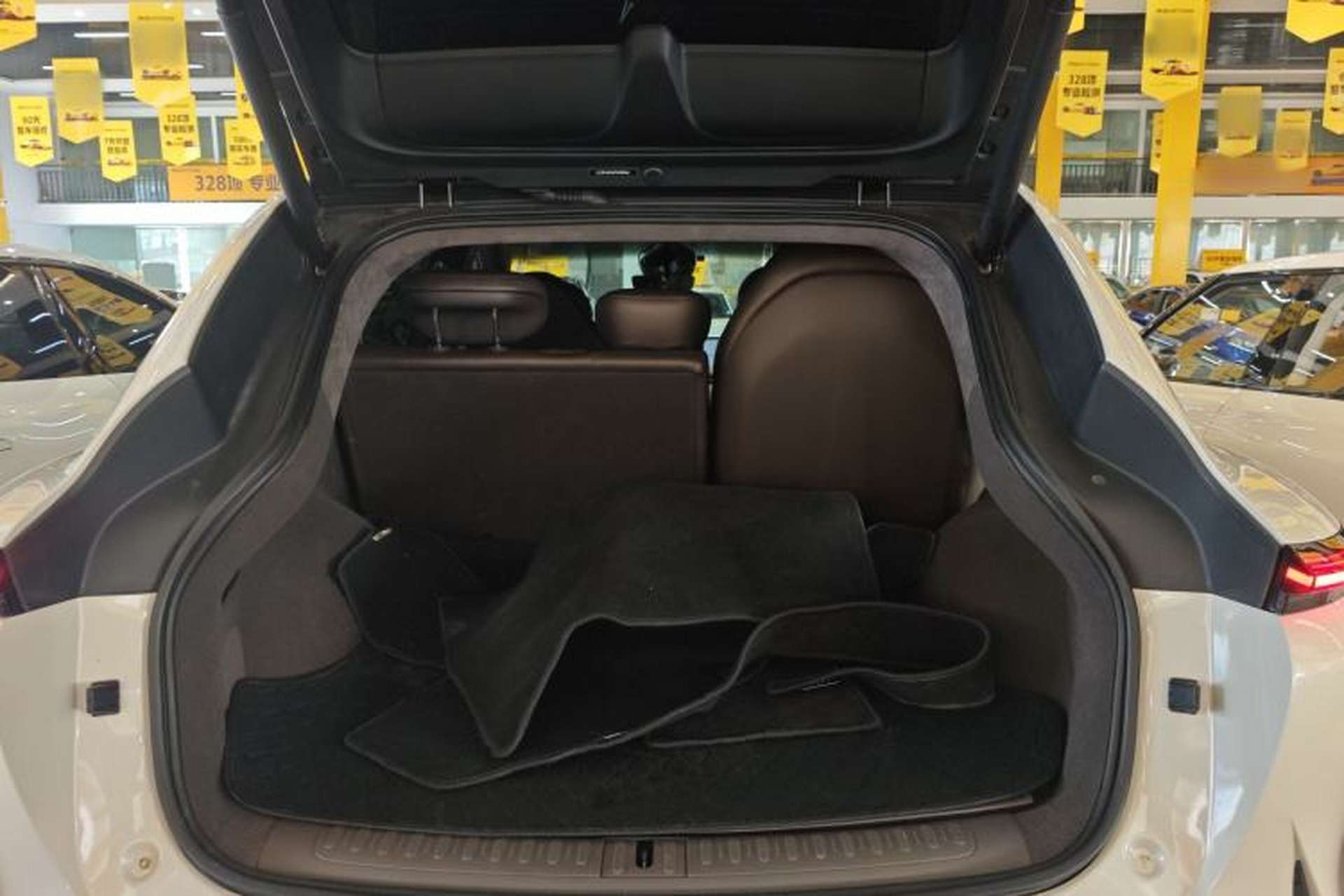 Used IM LS7 2023 100kWh Lux All-Wheel-Drive Version Trunk